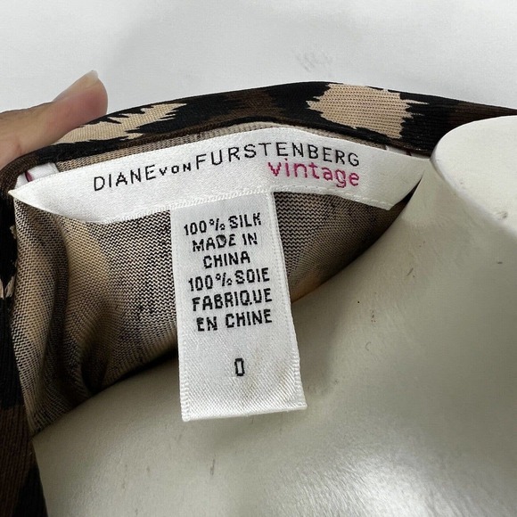 Diane Von Furstenberg Silk Top Brown Animal Print Wrap Jill Blouse - Picture 7 of 9